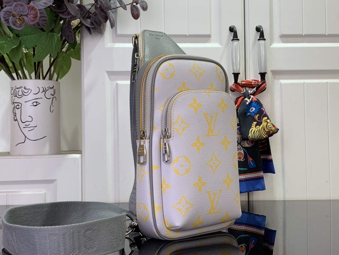 LV Avenue Slingbag