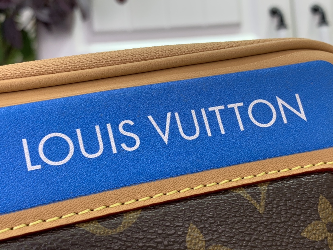 LV BALADEUR WEARABLEWALLET Handbag