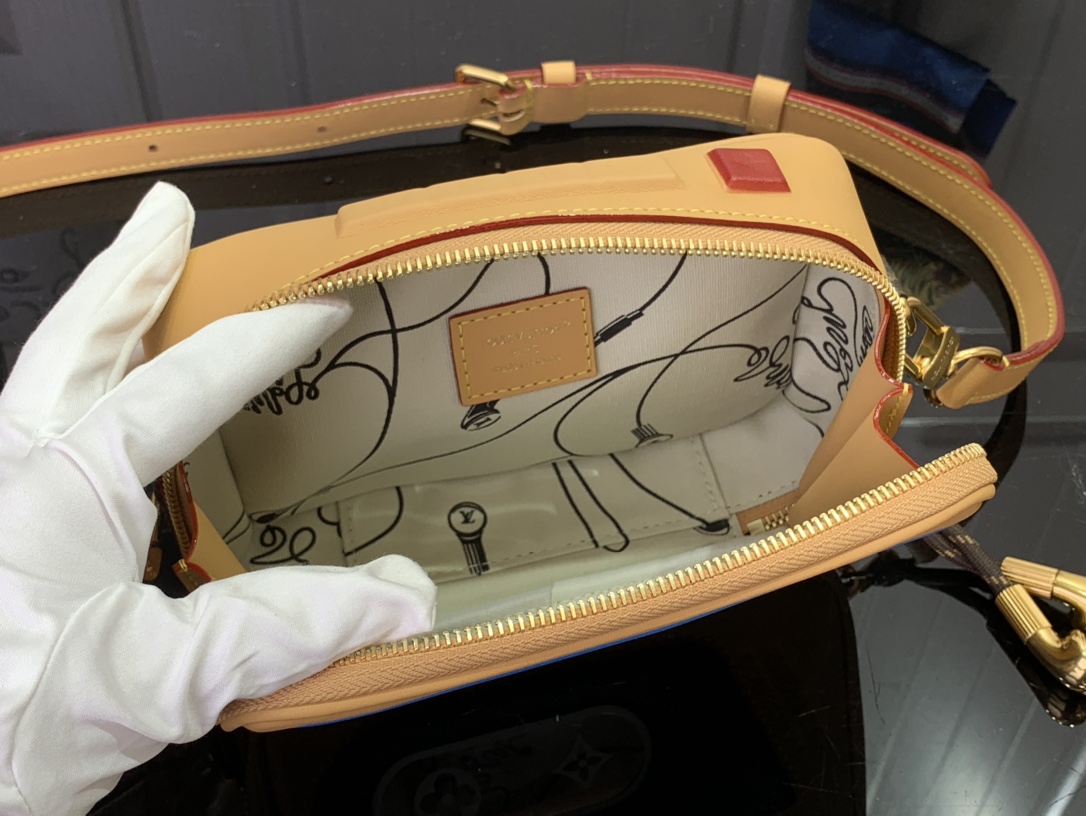 LV BALADEUR WEARABLEWALLET Handbag