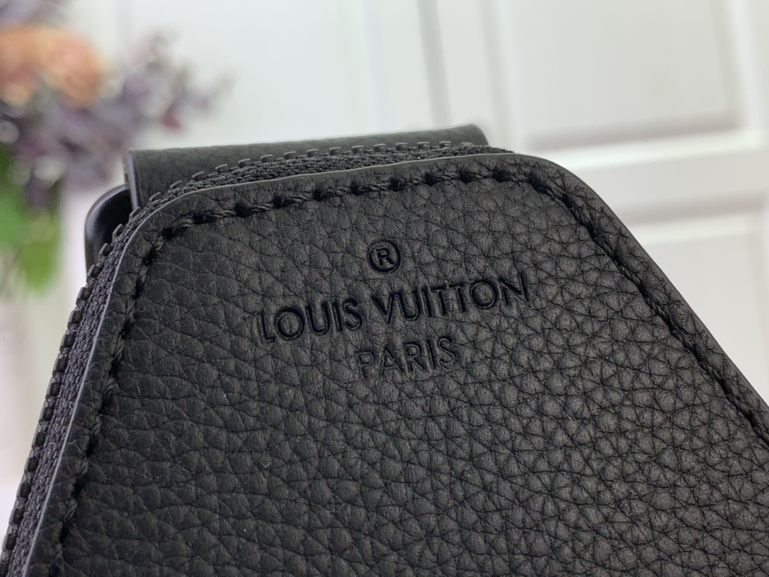 LV Bolsa Sling Avenue