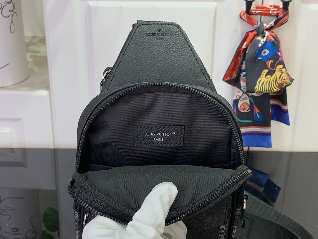 LV Bolsa Sling Avenue