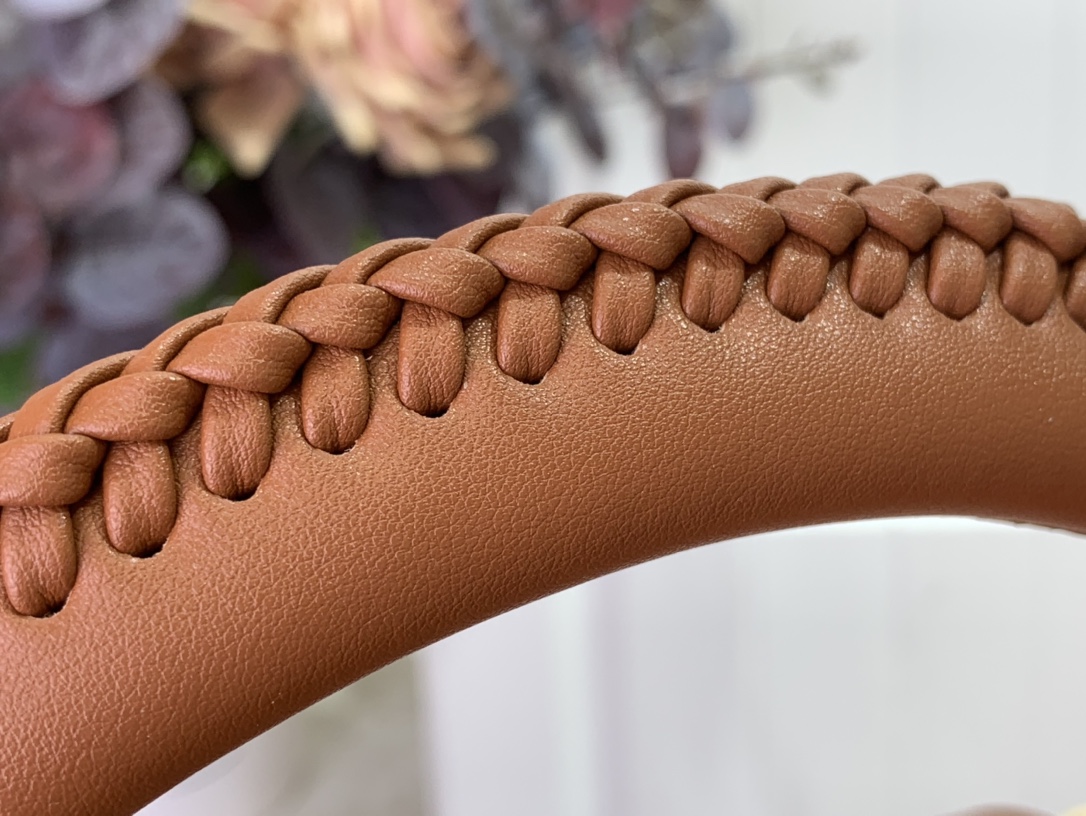 LV CAPUCINES BB Handbag