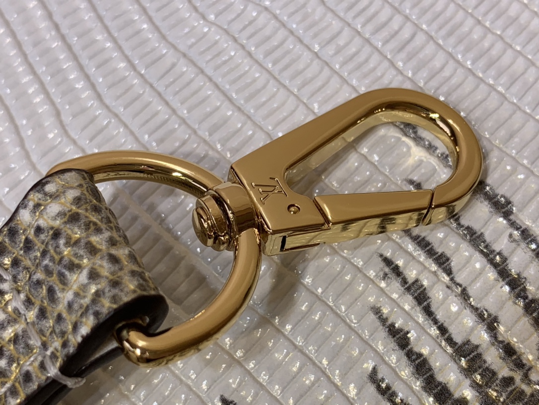 lV Capucines BB Lizard-Skin Handbag