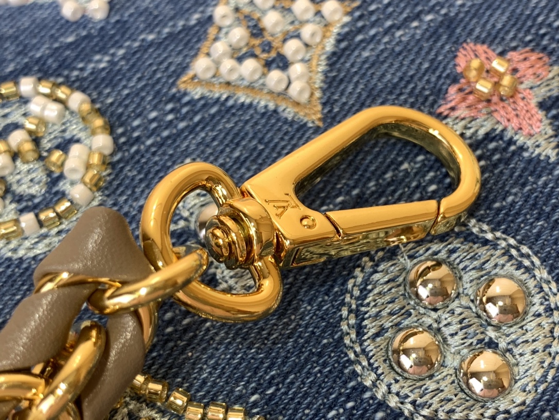 LV CAPUCINES BB Handbag