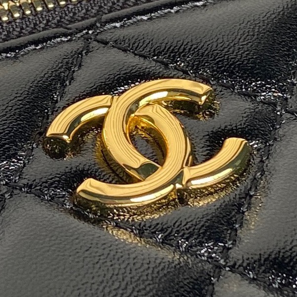 Chanel 1 25P Handbag/Lunchbox Bag