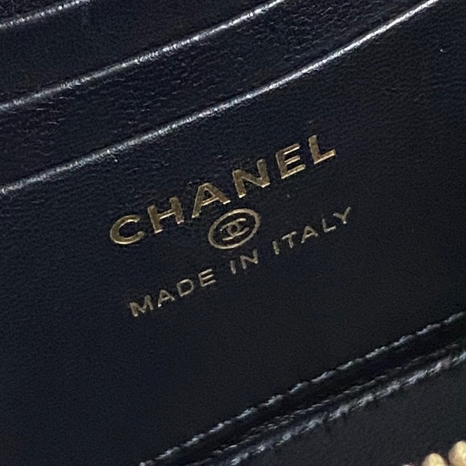 Chanel 1 25P Handbag/Lunchbox Bag