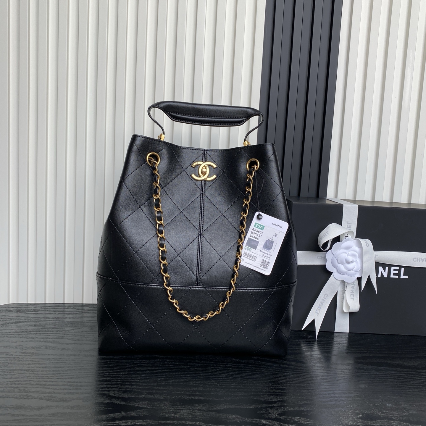 Chanel Classic 25A Métiers d'Art Hobo Bag