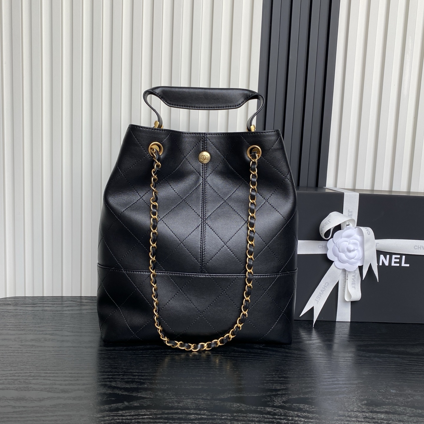 Chanel Classic 25A Métiers d'Art Hobo Bag