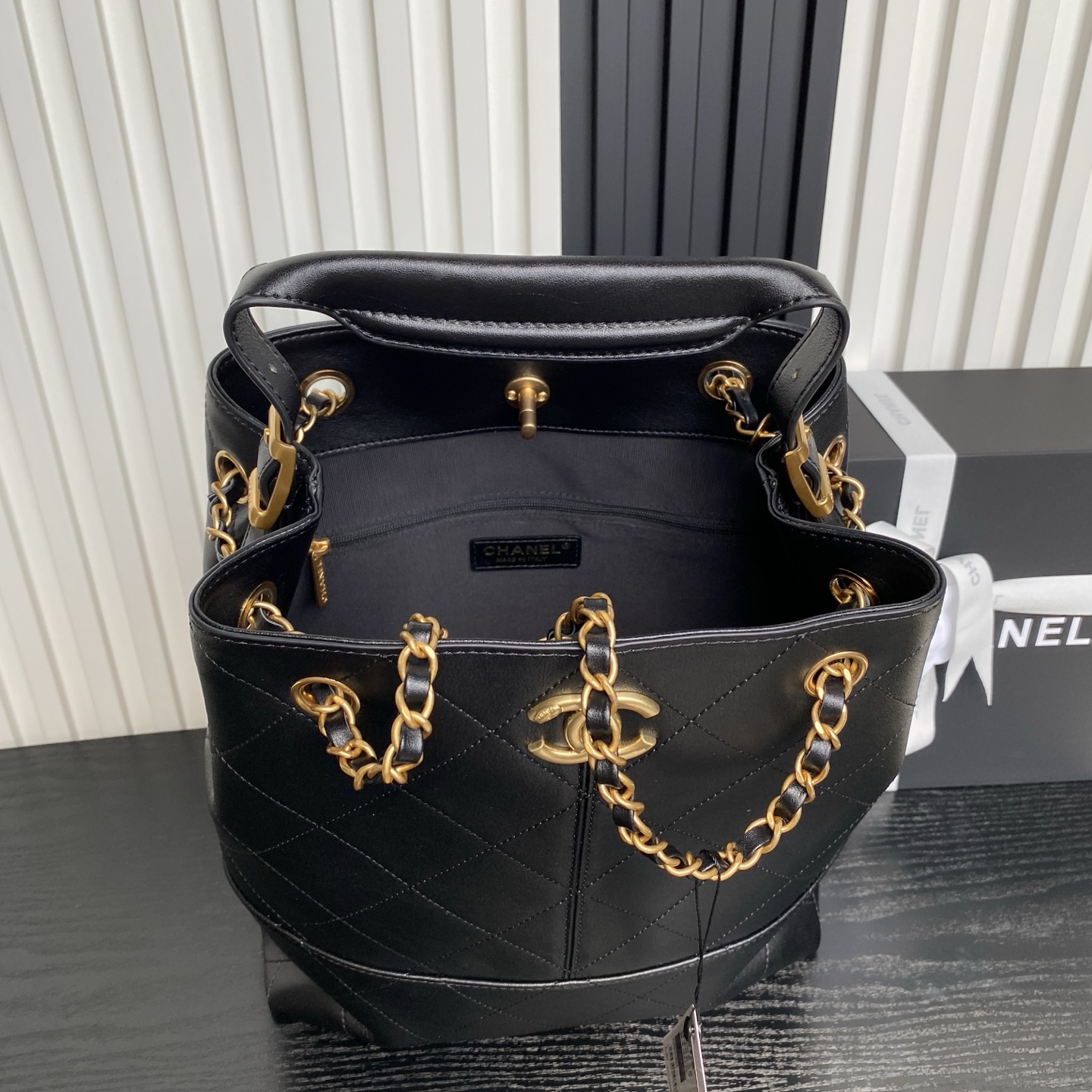 Chanel Classic 25A Métiers d'Art Hobo Bag