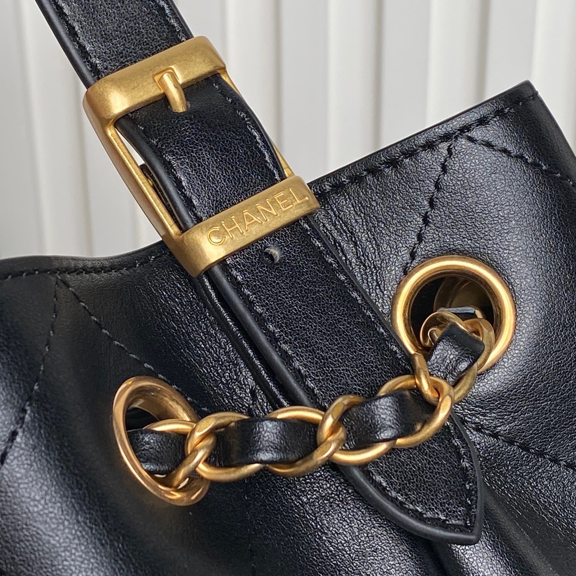 Chanel 25A Métiers d'Art hobo bag